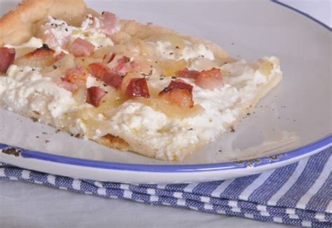  Tarte Flambée: Descubra o Deleite Quebroso e Cremoso que Encanta a Alsácia!