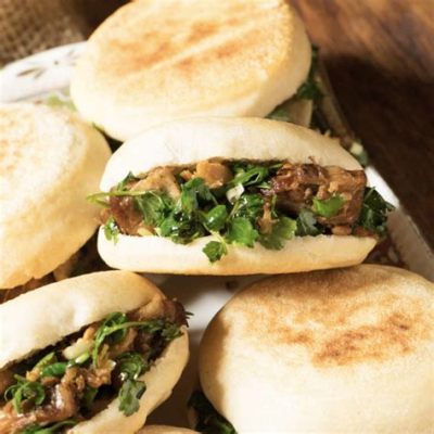  Rou Jia Mo com Carne de Porco Assada: Uma Sinfonia de Texturas e Sabores Explosivos em Baoji!