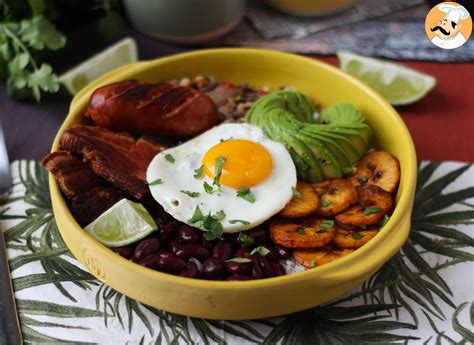  Bandeja Paisa: Uma Sinfonia de Sabores Rústicos e Aromas Envolventes!