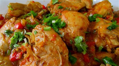  Frango em Molho Picante de Huaihua: Uma Sinfonia Explosiva de Sabores Picantes e Aromas Inconfundíveis!