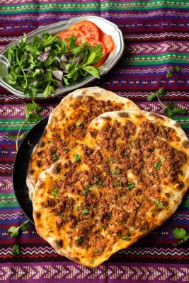 Lahmacun: Uma Festa de Sabores com uma Casca Crocante e Recheio Picante!