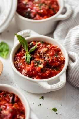  Pappa al Pomodoro: Uma sopa rústica que celebra a doçura dos tomates e a rusticidade do pão toscano!