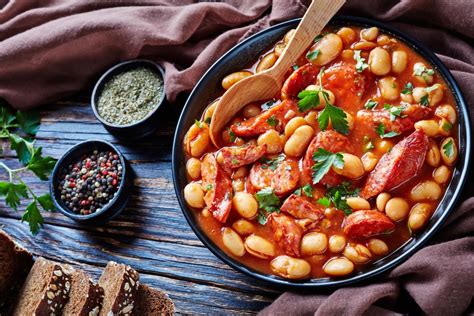  Tashreeb! Uma Sinfonia de Sabores e Texturas com Pão Emborrachado Ensopado em Caldo Espesso